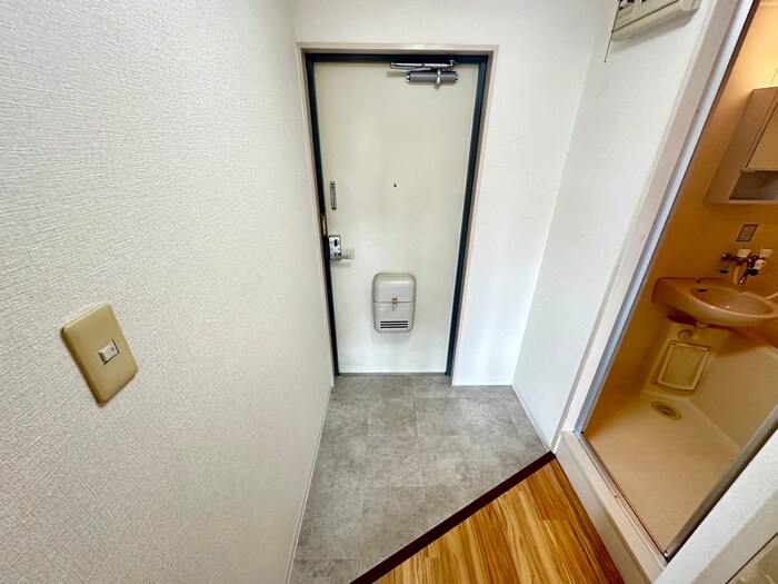 物件内観写真18　(玄関)