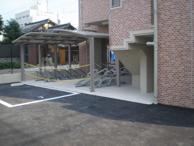物件外観写真3　(駐輪場)