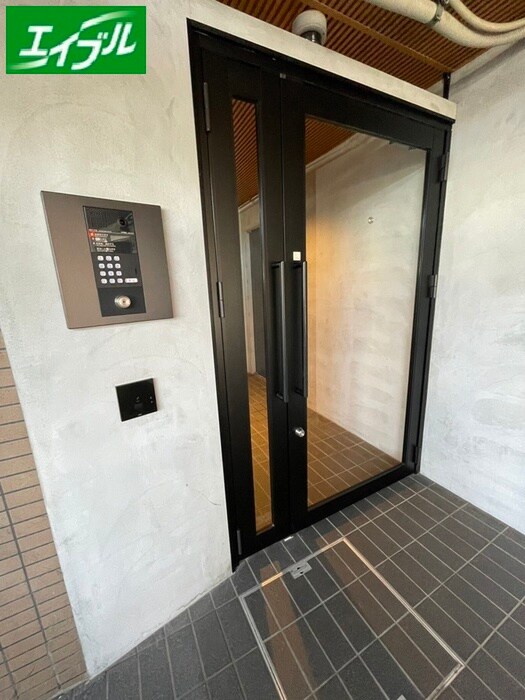 物件外観写真4　(エントランス部分)