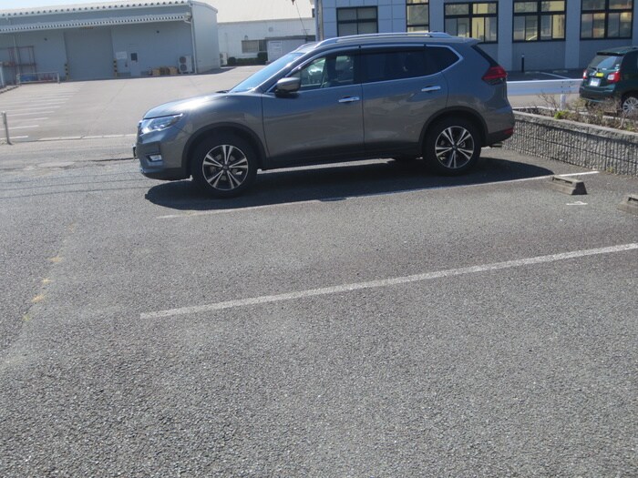 物件外観写真6　(駐車場)