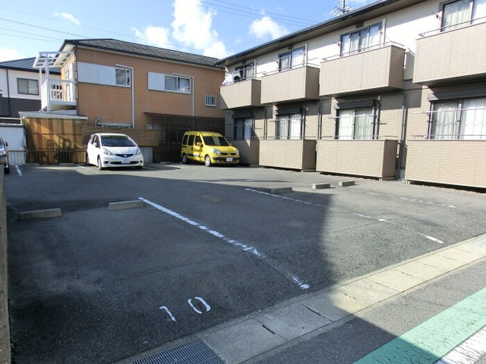 物件外観写真5　(駐車場)