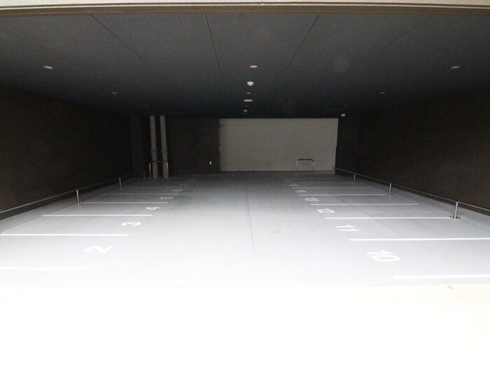 物件外観写真4　(バイク置き場)