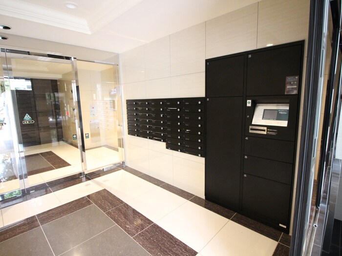 物件外観写真5　(エントランス部分)