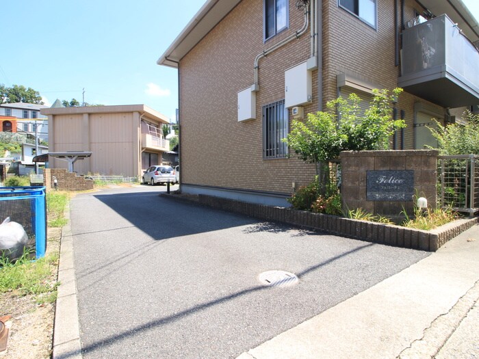 物件外観写真4　(エントランス部分)