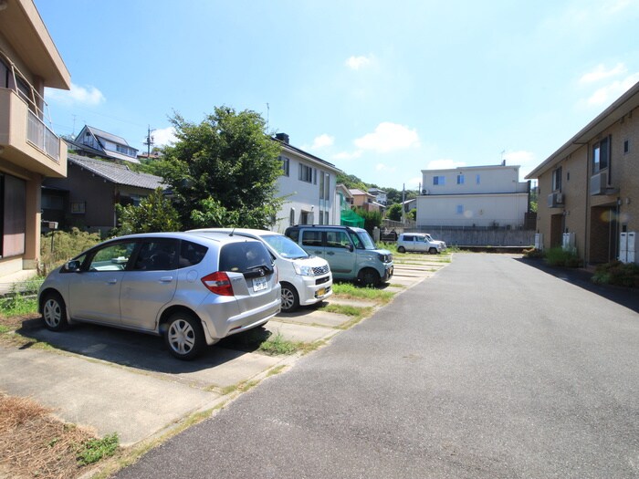 物件外観写真5　(駐車場)