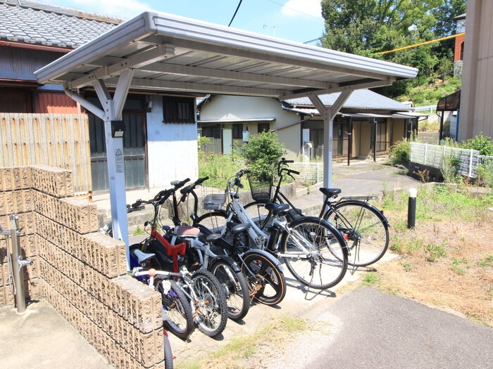 物件外観写真6　(駐輪場)