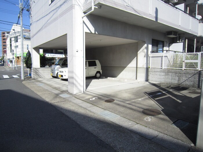 物件外観写真4　(駐車場)