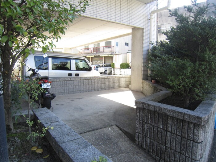 物件外観写真5　(駐輪場)