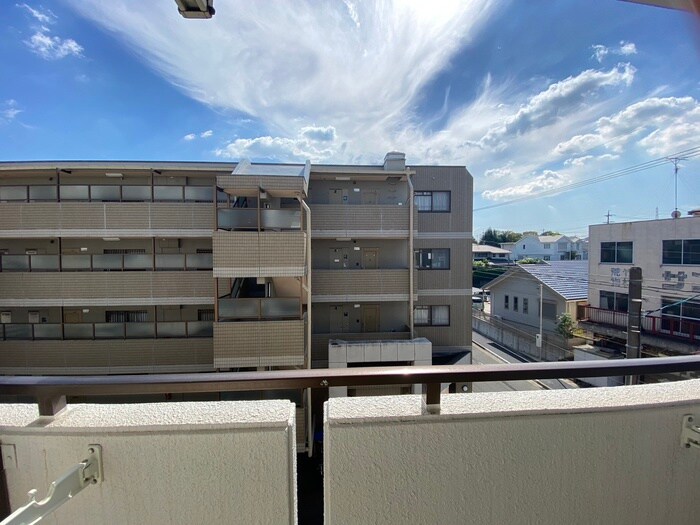 物件内観写真16　(室内からの展望)