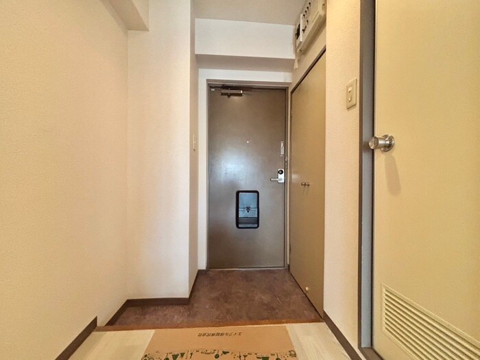 物件内観写真16　(玄関)