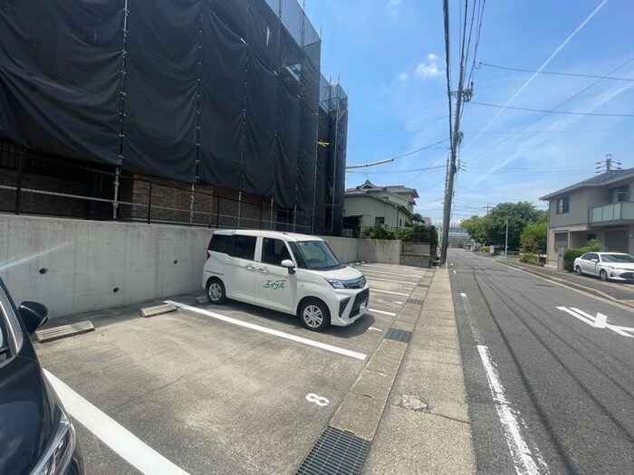 物件外観写真2　(駐車場)