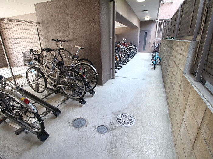 物件外観写真4　(駐輪場)