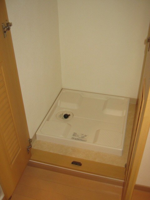 物件内観写真11　(洗濯機置場)