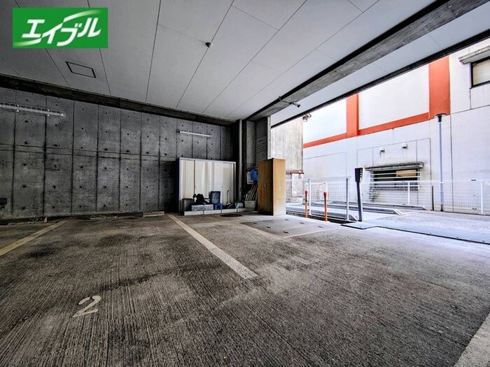 物件外観写真3　(駐車場)