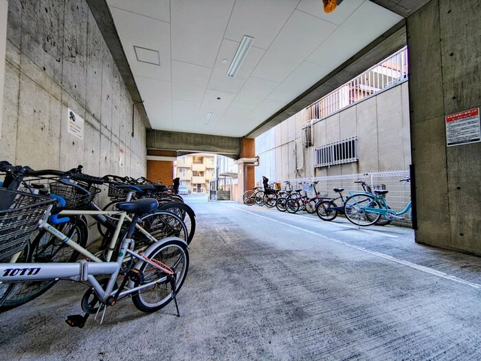 物件外観写真4　(駐輪場)