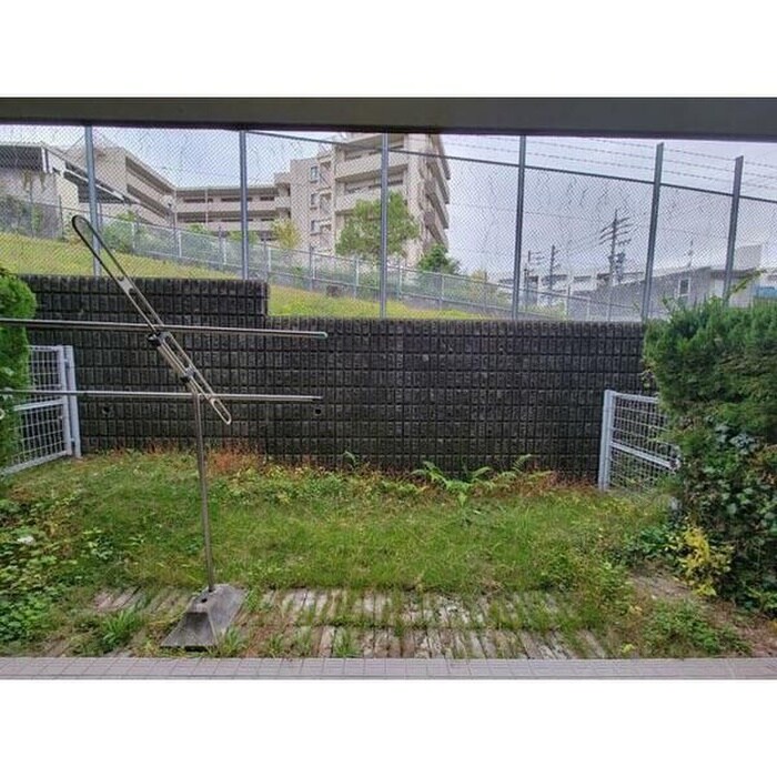 物件内観写真6　(室内からの展望)