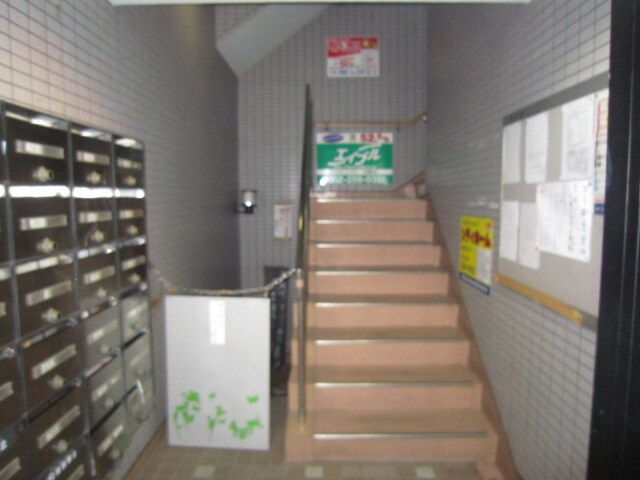 物件外観写真6　(エントランス部分)