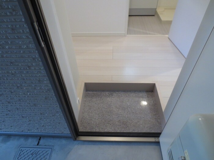 物件内観写真4　(玄関)