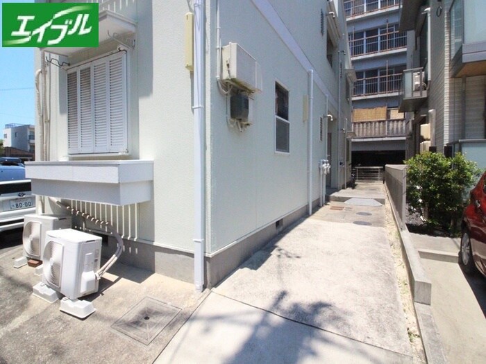 物件外観写真5　(エントランス部分)