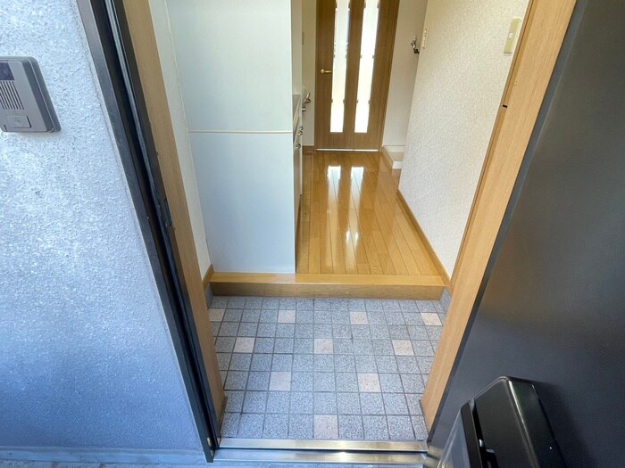 物件内観写真14　(玄関)
