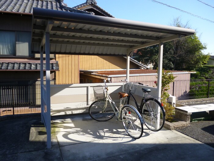 物件外観写真3　(駐輪場)