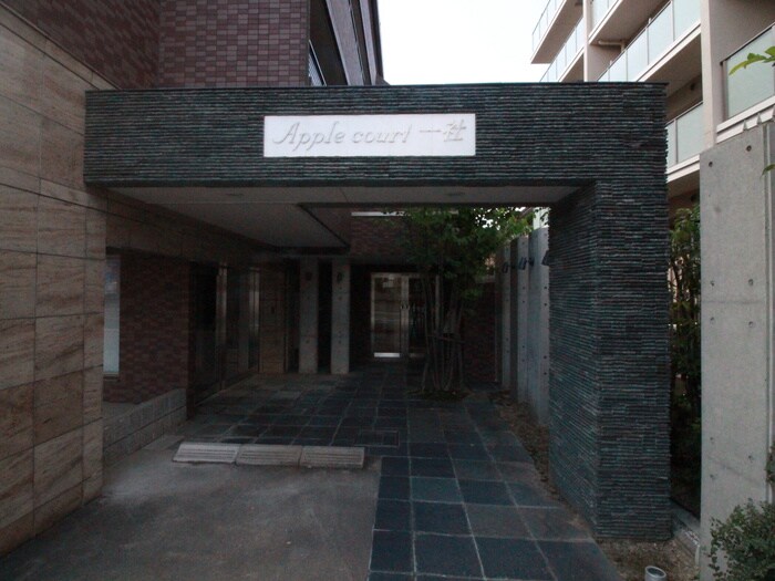 物件外観写真4　(エントランス部分)