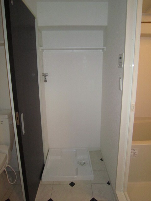 物件内観写真15　(洗濯機置場)