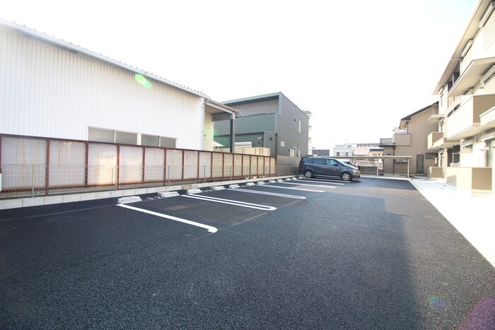 物件外観写真5　(駐車場)