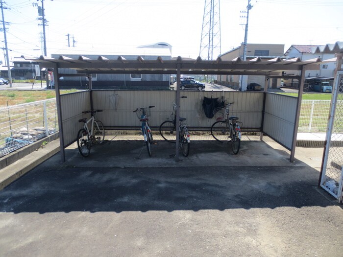 物件外観写真6　(駐輪場)