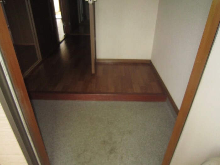 物件内観写真14　(玄関)