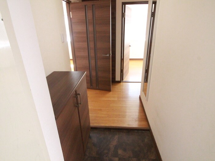 物件内観写真7　(玄関)