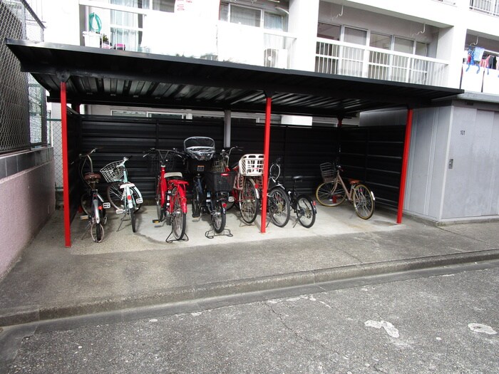 物件外観写真6　(駐輪場)