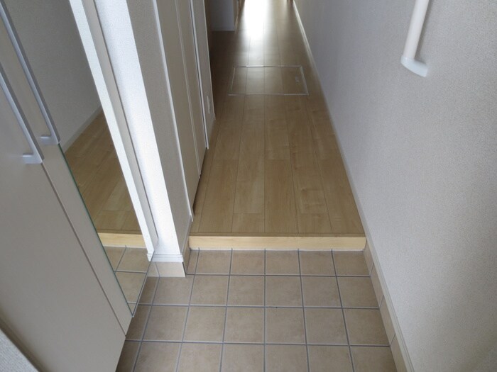 物件内観写真7　(玄関)