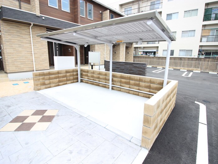 物件外観写真3　(駐輪場)