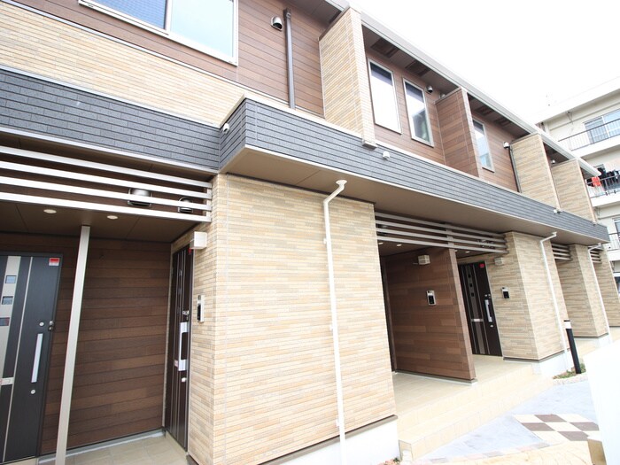 物件外観写真6　(エントランス部分)