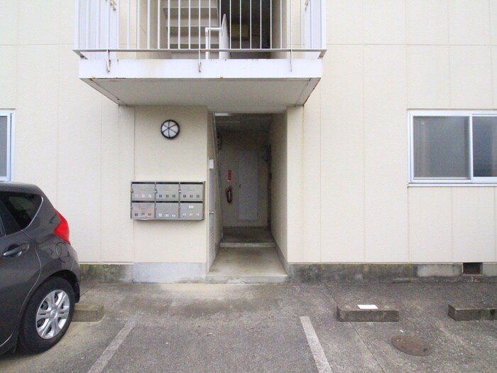 物件外観写真2　(エントランス部分)