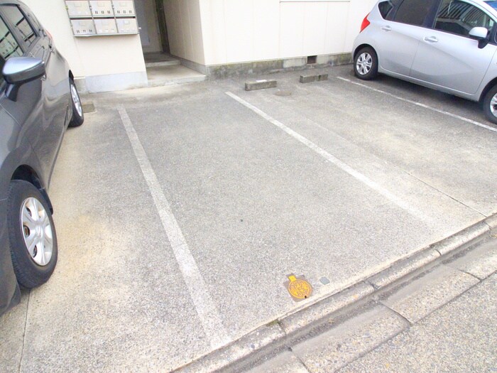 物件外観写真3　(駐輪場)