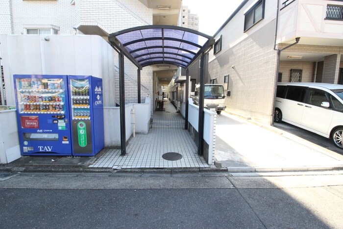 物件外観写真2　(エントランス部分)