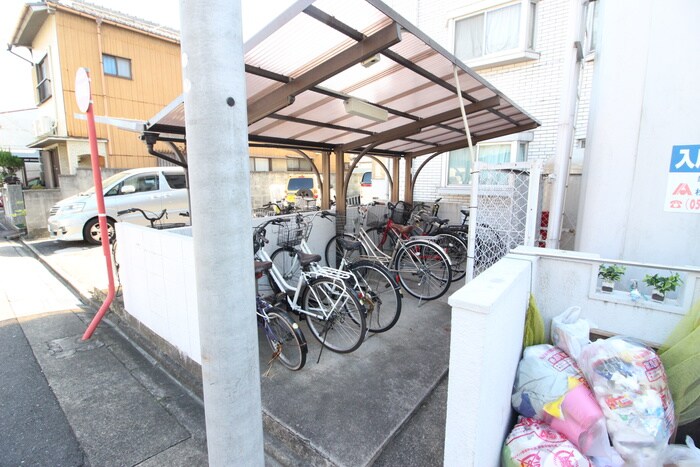 物件外観写真4　(駐輪場)