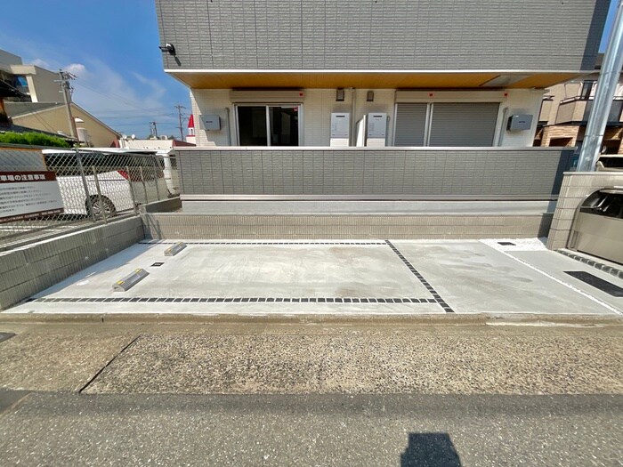 物件外観写真4　(駐車場)