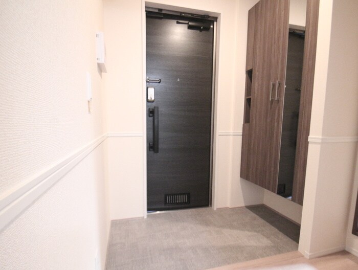 物件内観写真16　(玄関)