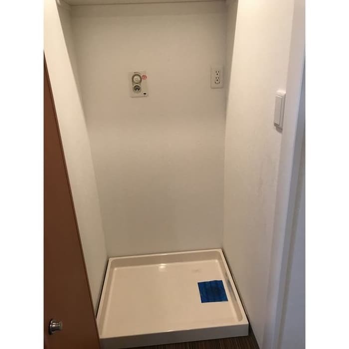 物件内観写真12　(洗濯機置場)