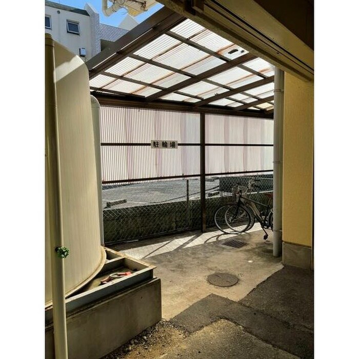 物件外観写真5　(駐輪場)