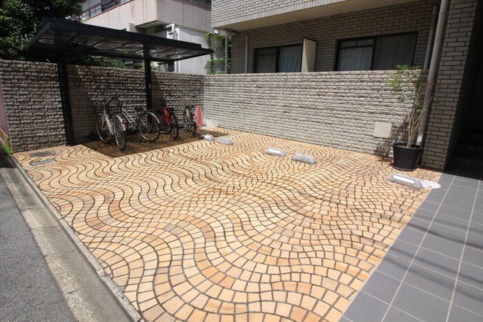 物件外観写真4　(駐車場)