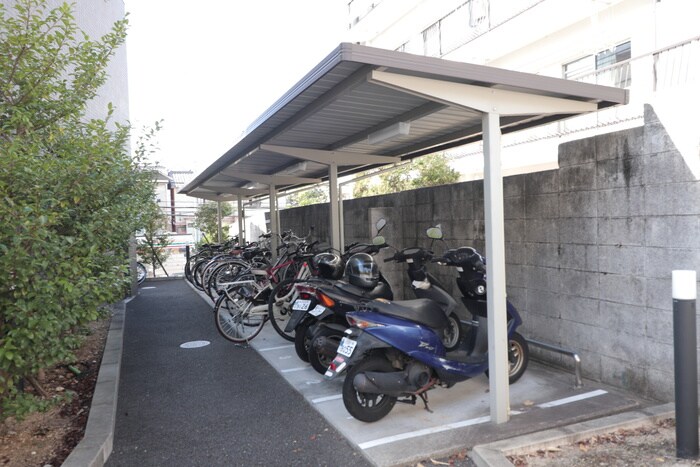 物件外観写真4　(駐輪場)