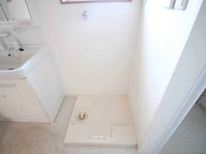 物件内観写真8　(洗濯機置場)