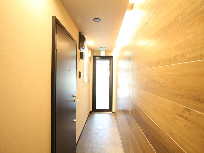 物件外観写真4　(エントランス部分)