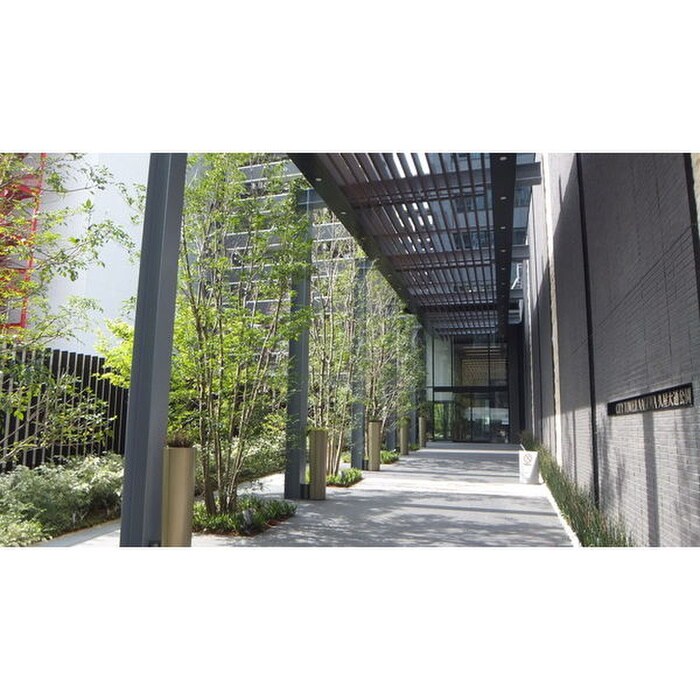 物件外観写真5　(エントランス部分)