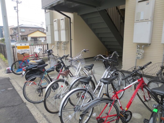 物件外観写真4　(駐輪場)