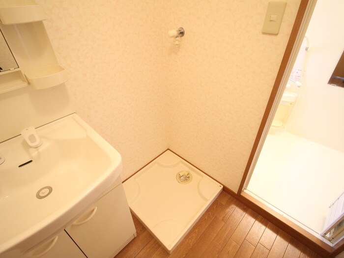 物件内観写真13　(洗濯機置場)